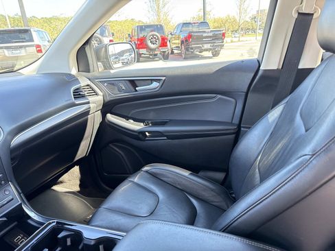 Used 2019 Ford Edge Titanium image 23