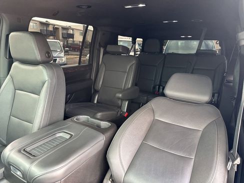 Used 2024 Chevrolet Suburban LT w/ Luxury Package AWD/4WD image 27