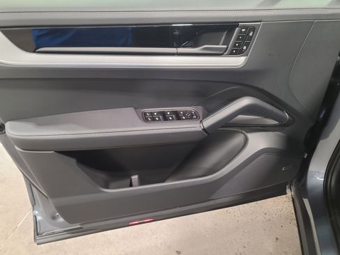 New 2026 Porsche Cayenne image 13