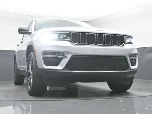 Used 2023 Jeep Grand Cherokee Limited image 31