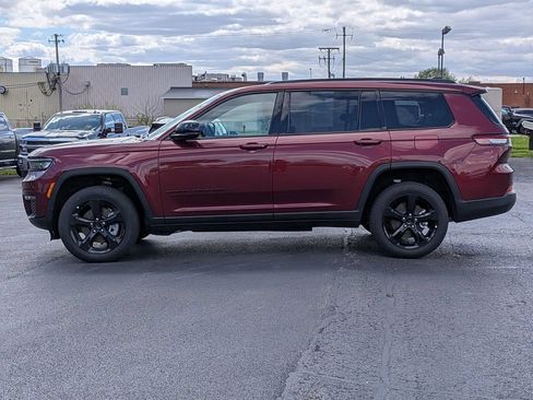 Used 2025 Jeep Grand Cherokee L Limited w/ Black Appearance Package AWD/4WD image 4