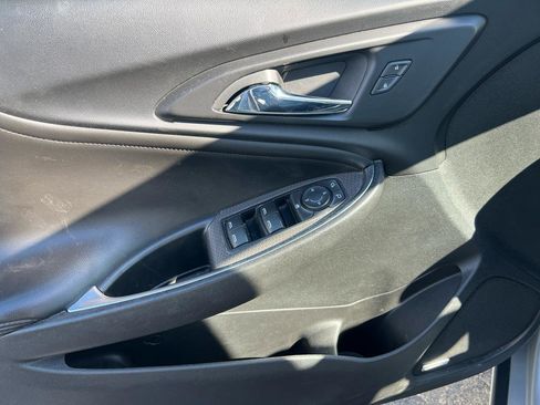 Used 2017 Chevrolet Malibu LT w/ Leather Package FWD image 18