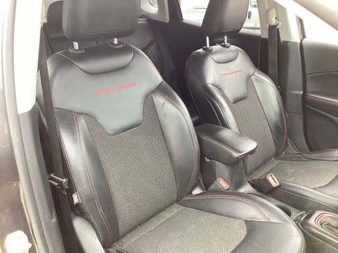 Used 2019 Jeep Compass Trailhawk AWD/4WD image 17
