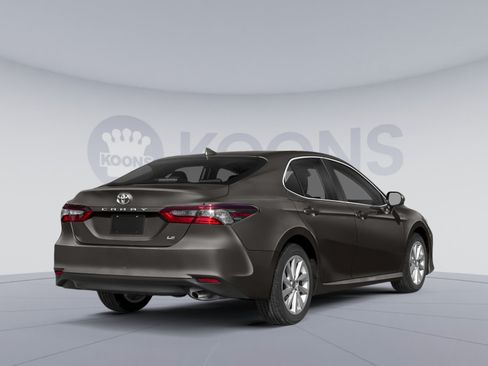 Used 2021 Toyota Camry LE FWD image 2