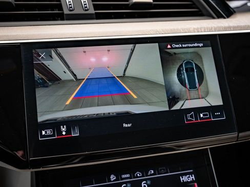 Used 2021 Audi e-tron Premium w/ Convenience Plus Package image 31