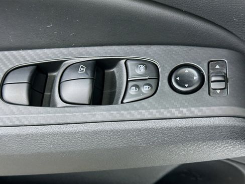 Used 2025 Nissan Altima 2.5 SV image 15