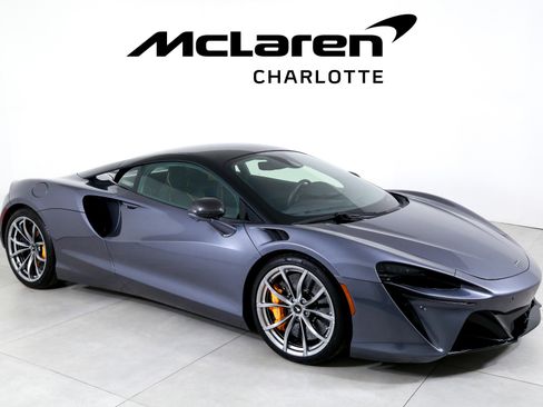 Used 2023 McLaren Artura image 2