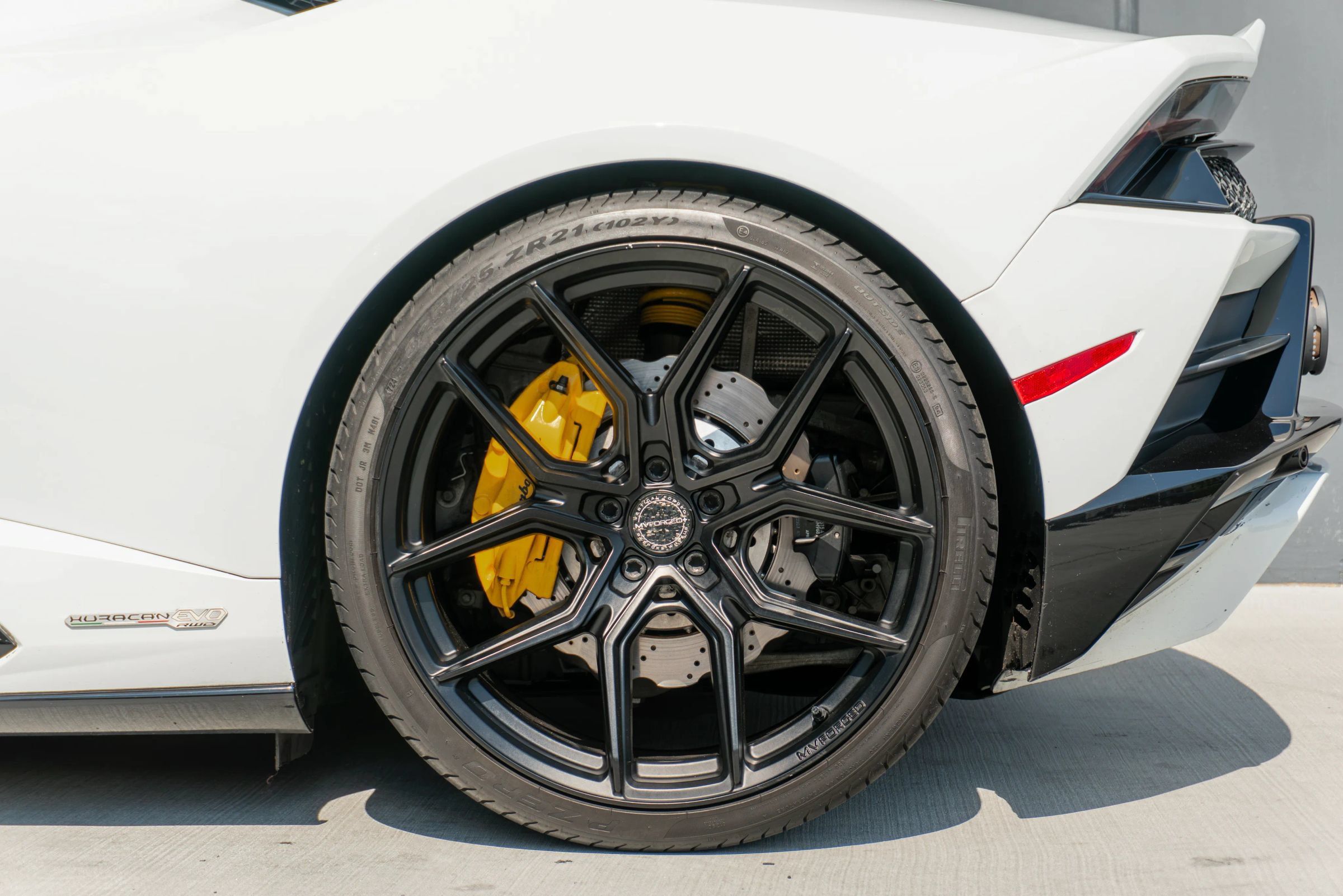Used 2021 Lamborghini Huracan EVO RWD image 20