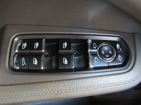 Used 2018 Porsche Macan image 38