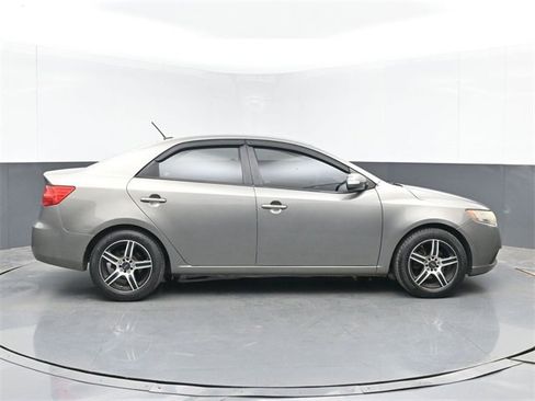 Used 2010 Kia Forte EX image 15
