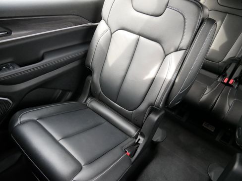 Used 2023 Jeep Grand Cherokee L Limited w/ Black Appearance Package image 12