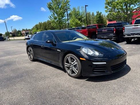 Used 2014 Porsche Panamera RWD image 3