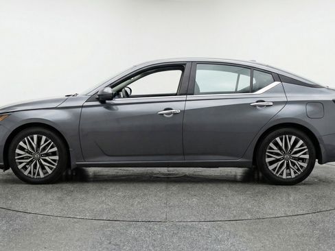 Used 2025 Nissan Altima 2.5 SV image 5