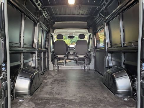New 2025 RAM ProMaster 2500 w/ Quick Order Package 22G SLT image 27