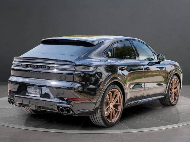 Used 2026 Porsche Cayenne GTS AWD/4WD image 5