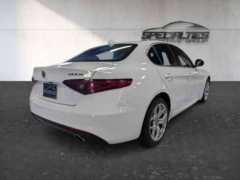 Used 2020 Alfa Romeo Giulia Ti w/ Active Blind Spot Package AWD/4WD image 10