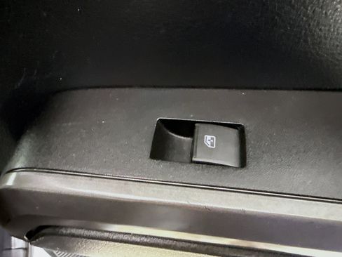 Used 2017 Toyota Tacoma TRD Sport image 31