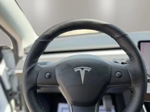 Used 2020 Tesla Model 3 Standard Range Plus RWD image 10