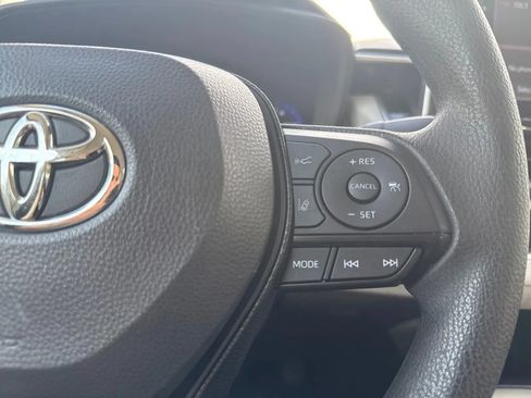 Used 2020 Toyota Corolla LE FWD image 13