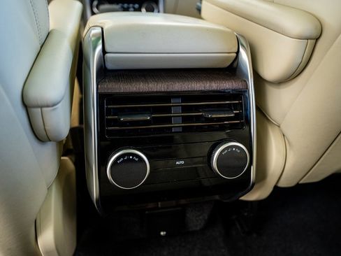 Used 2023 Land Rover Range Rover Long Wheelbase SE image 57