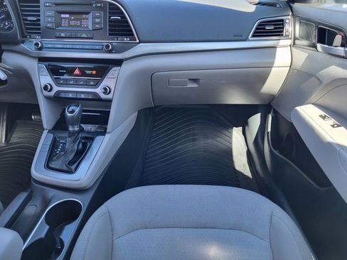 Used 2017 Hyundai Elantra SE image 24