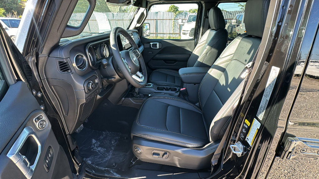 New 2027 Jeep Wrangler Unlimited Sahara AWD/4WD image 13