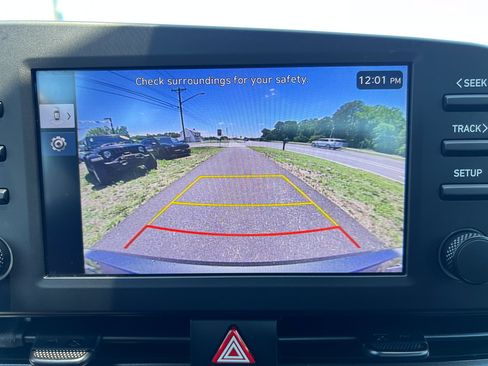 Used 2025 Hyundai Elantra Sport FWD image 16
