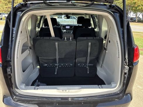 Used 2024 Chrysler Voyager LX FWD image 7