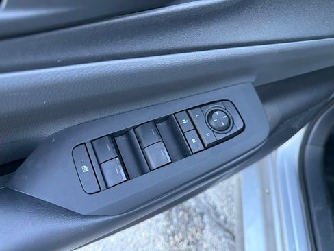 Used 2025 Toyota Prius LE FWD image 15