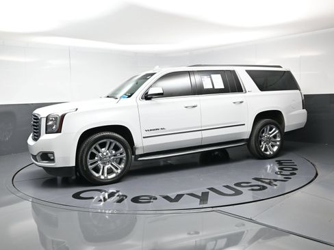 Used 2017 GMC Yukon XL SLT w/ Premium Edition AWD/4WD image 6