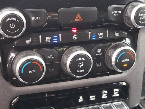 Used 2022 RAM 1500 Laramie AWD/4WD image 15