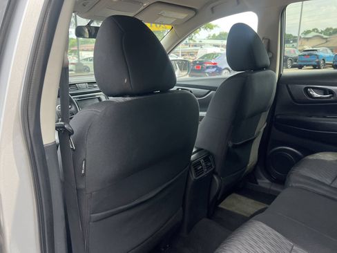 Used 2018 Nissan Rogue SV FWD image 18