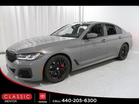 Used 2022 BMW M550i xDrive w/ Premium Package image 3