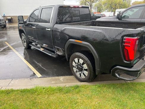 Used 2024 GMC Sierra 3500 Denali w/ Denali Reserve Package image 4