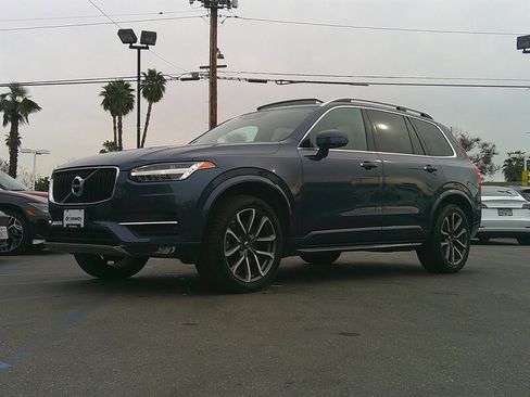 Used 2019 Volvo XC90 T6 Momentum image 3