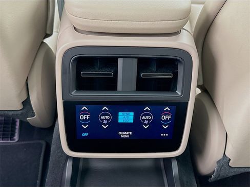 Used 2022 Porsche Taycan image 27