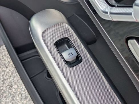 Used 2023 Mercedes-Benz GLC 300 image 38