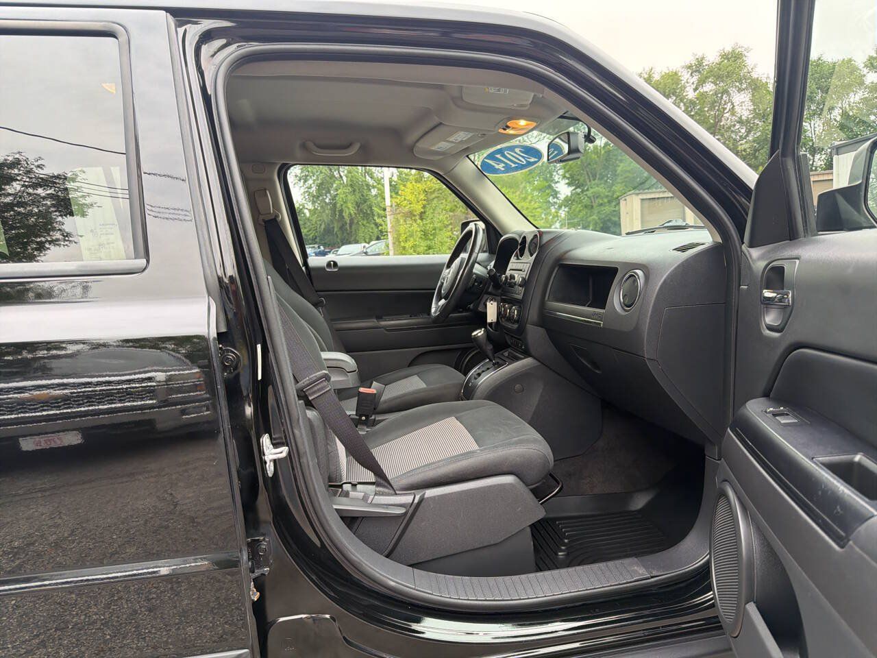 Used 2014 Jeep Patriot Latitude AWD/4WD image 27