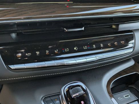 Used 2024 Cadillac Escalade ESV Sport Platinum AWD/4WD image 28