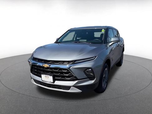 Used 2025 Chevrolet Blazer LT FWD image 5