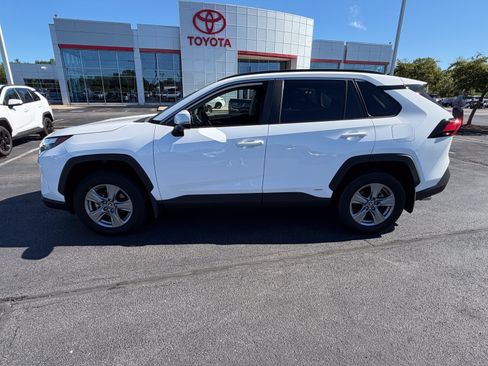 Used 2025 Toyota RAV4 XLE w/ Convenience Package AWD/4WD image 4