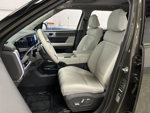 Used 2024 Hyundai Santa Fe Limited image 4