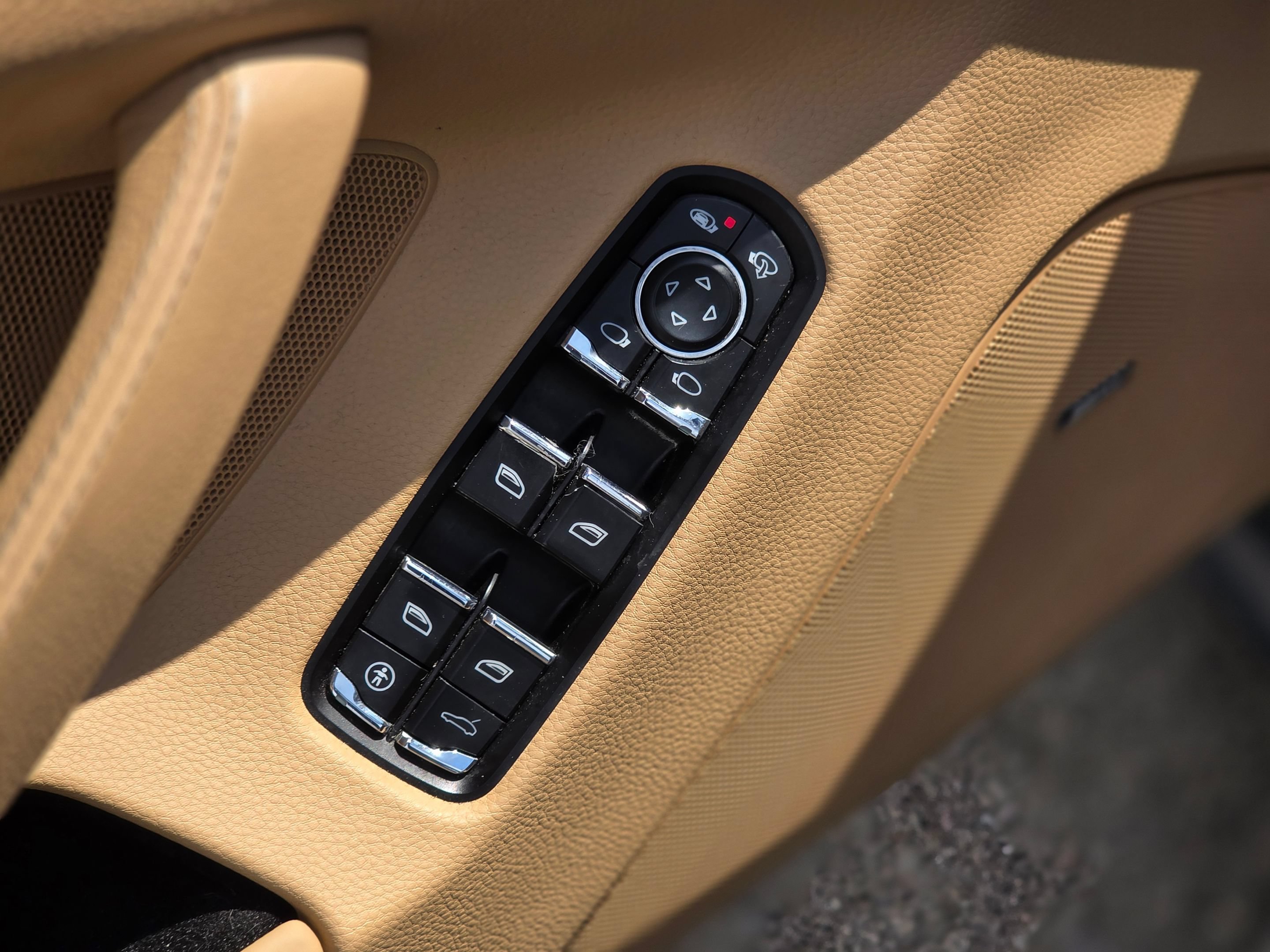Used 2012 Porsche Panamera 4 w/ Premium Pkg Plus AWD/4WD image 24