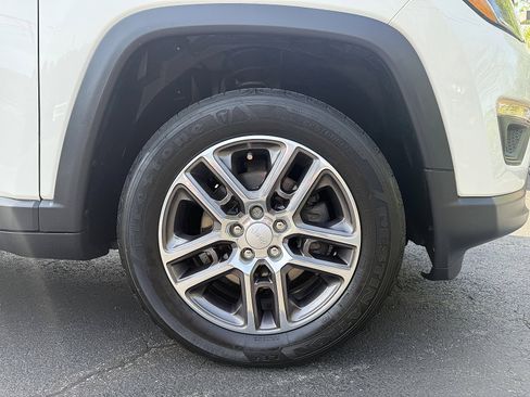 Used 2020 Jeep Compass Latitude AWD/4WD image 9
