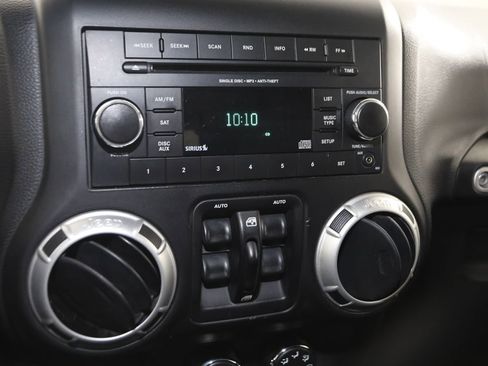 Used 2012 Jeep Wrangler Unlimited Rubicon AWD/4WD image 24