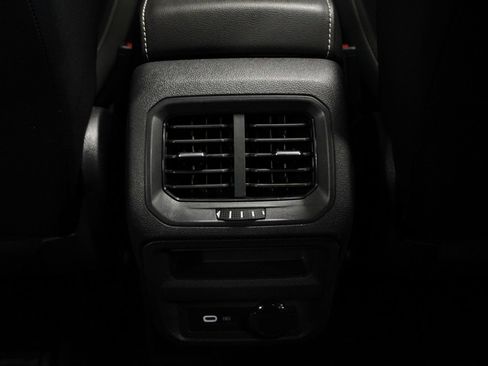 Used 2022 Volkswagen Tiguan SE image 42