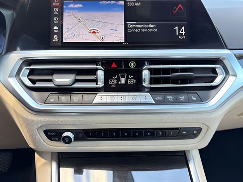 Used 2022 BMW 330i Sedan w/ Driving Assistance Package RWD image 17