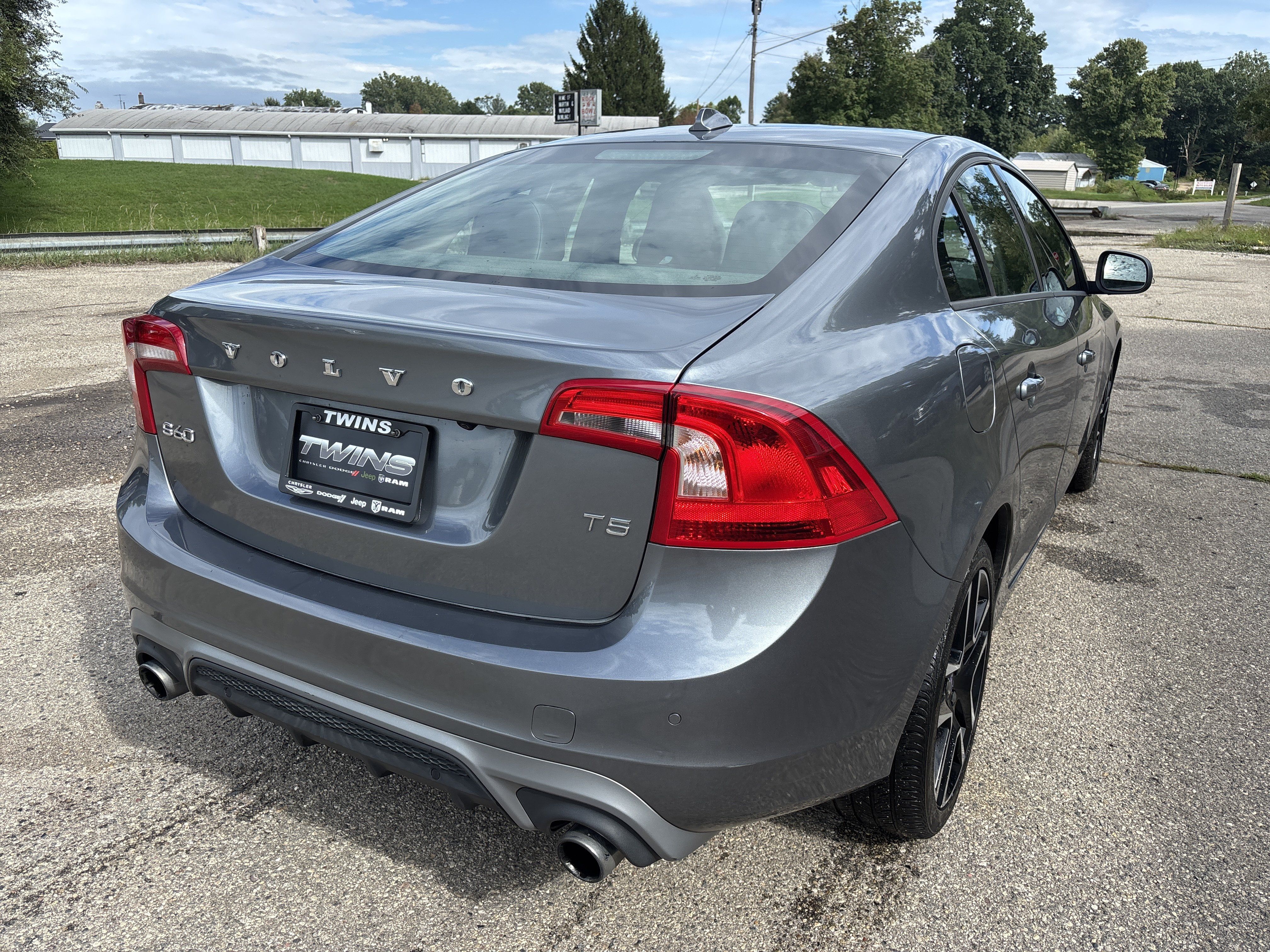 Used 2018 Volvo S60 T5 Dynamic w/ Vision Package FWD image 3
