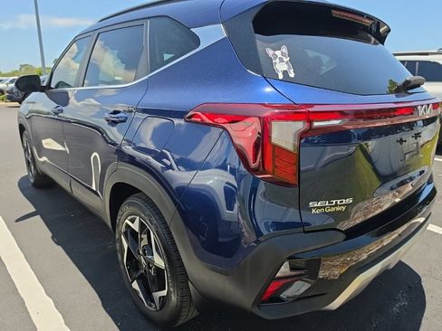 Certified 2025 Kia Seltos EX w/ EX Sunroof Package FWD image 11