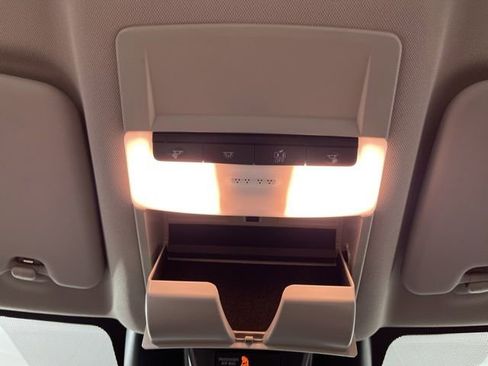 Used 2025 Nissan Rogue S image 33